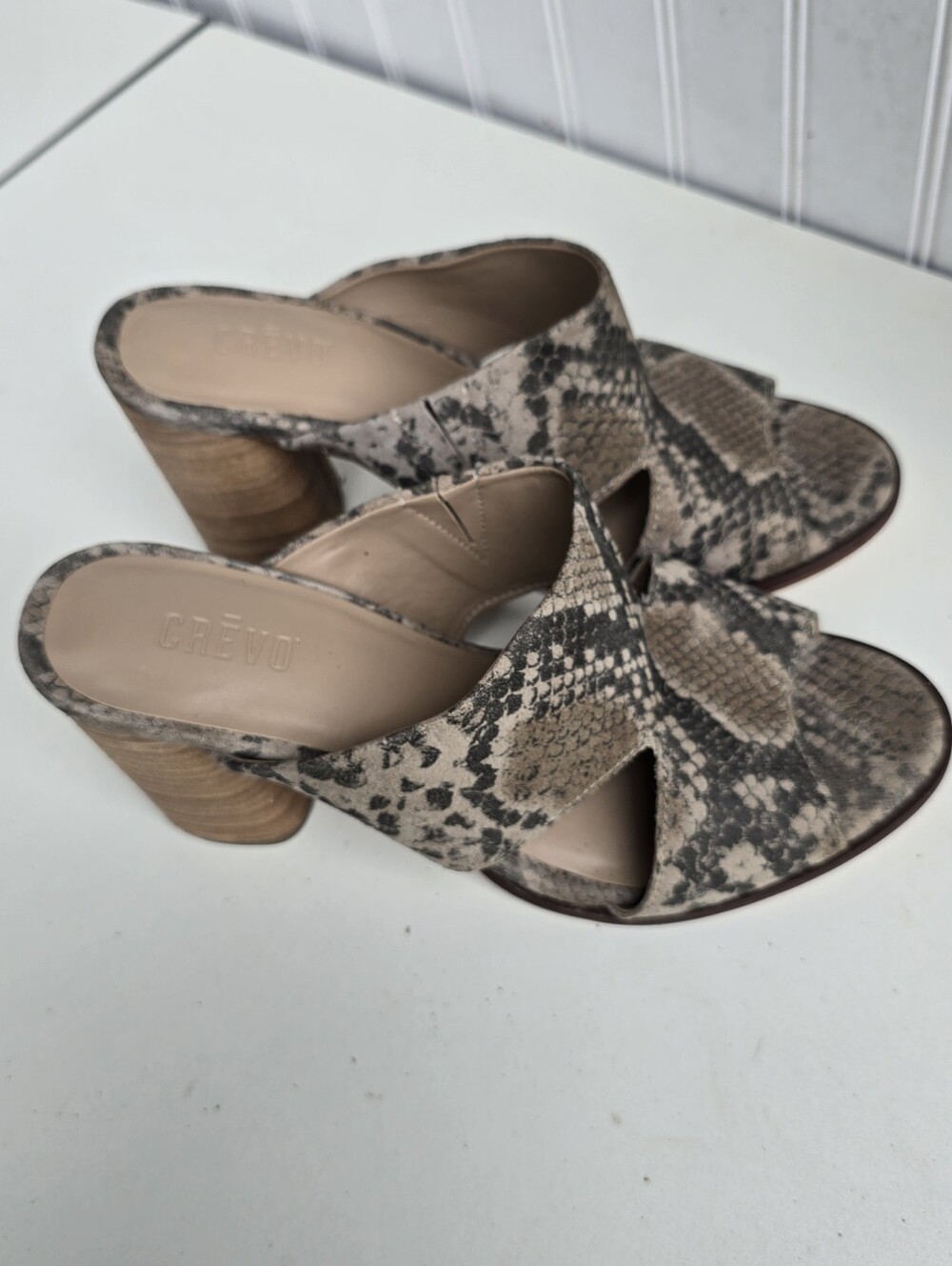 Ivory Snake leather Crevo Sandals US Size 7.5 sv 23